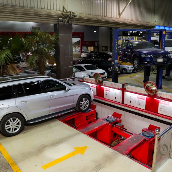 صورة سيارة في الميزان والترصيص